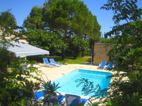 Отель Attractive, Provencal villa with heated private pool and extensive views  Серест